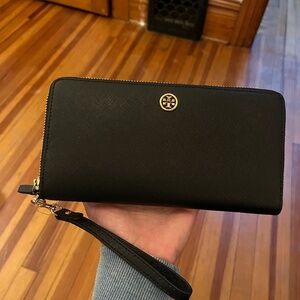 Tory Burch zip wallet